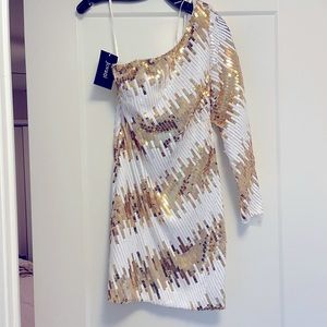 JOVANI WHITE AND GOLD SEQUIN MINI DRESS! Size 6